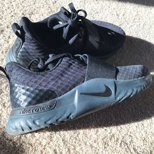 NIKE Women's In-Season TR9 Training Running Shoes